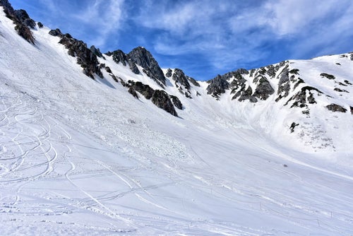 残雪の傾斜（千畳敷カール）の写真