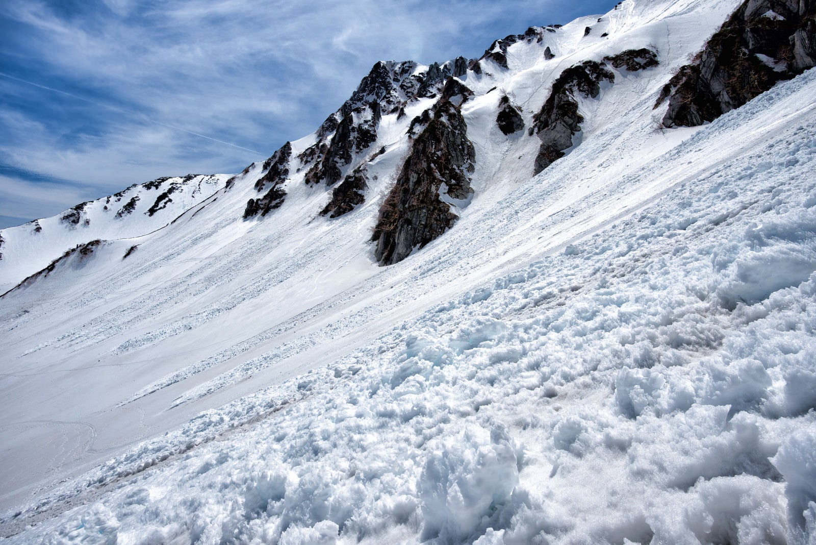 「雪崩が多発する千畳敷カール」の写真