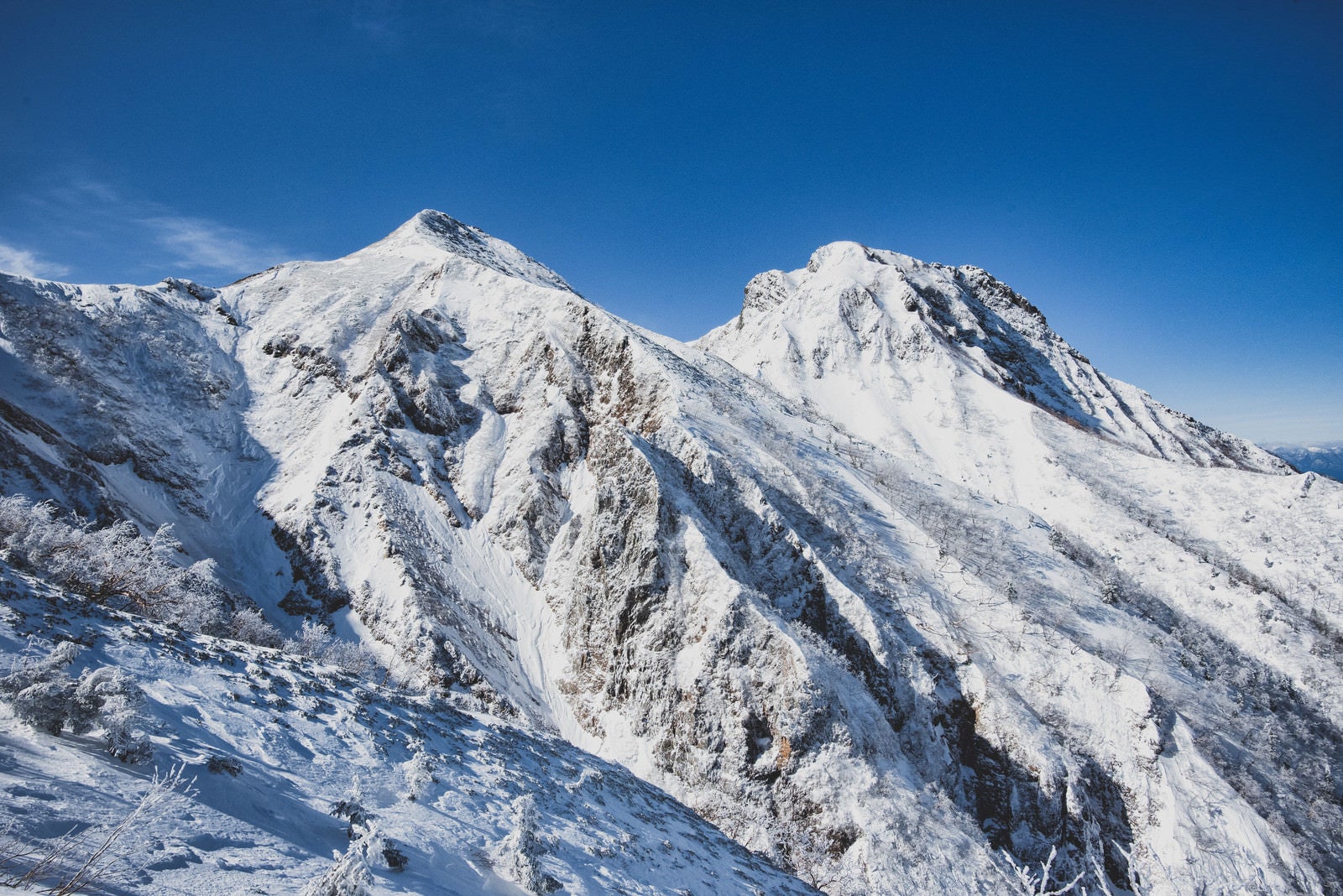 「冬の中岳と阿弥陀岳」の写真