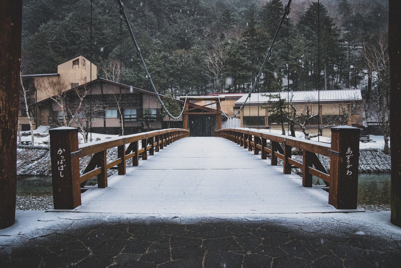 「雪の中の河童橋（長野県）」の写真