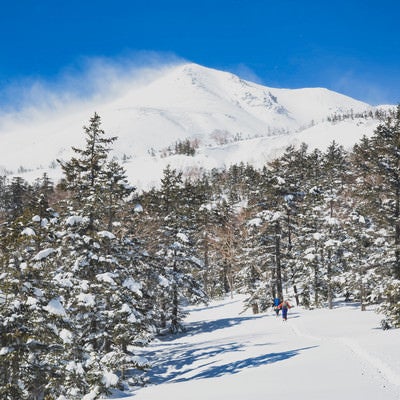 乗鞍岳剣ヶ峰を目指す登山者の写真