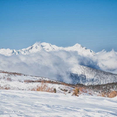 雲に巻かれる穂高連峰（飛騨山脈）の写真