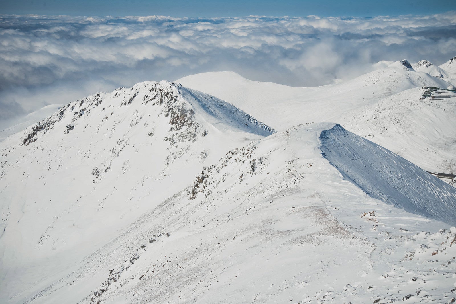 「冬山の稜線」の写真