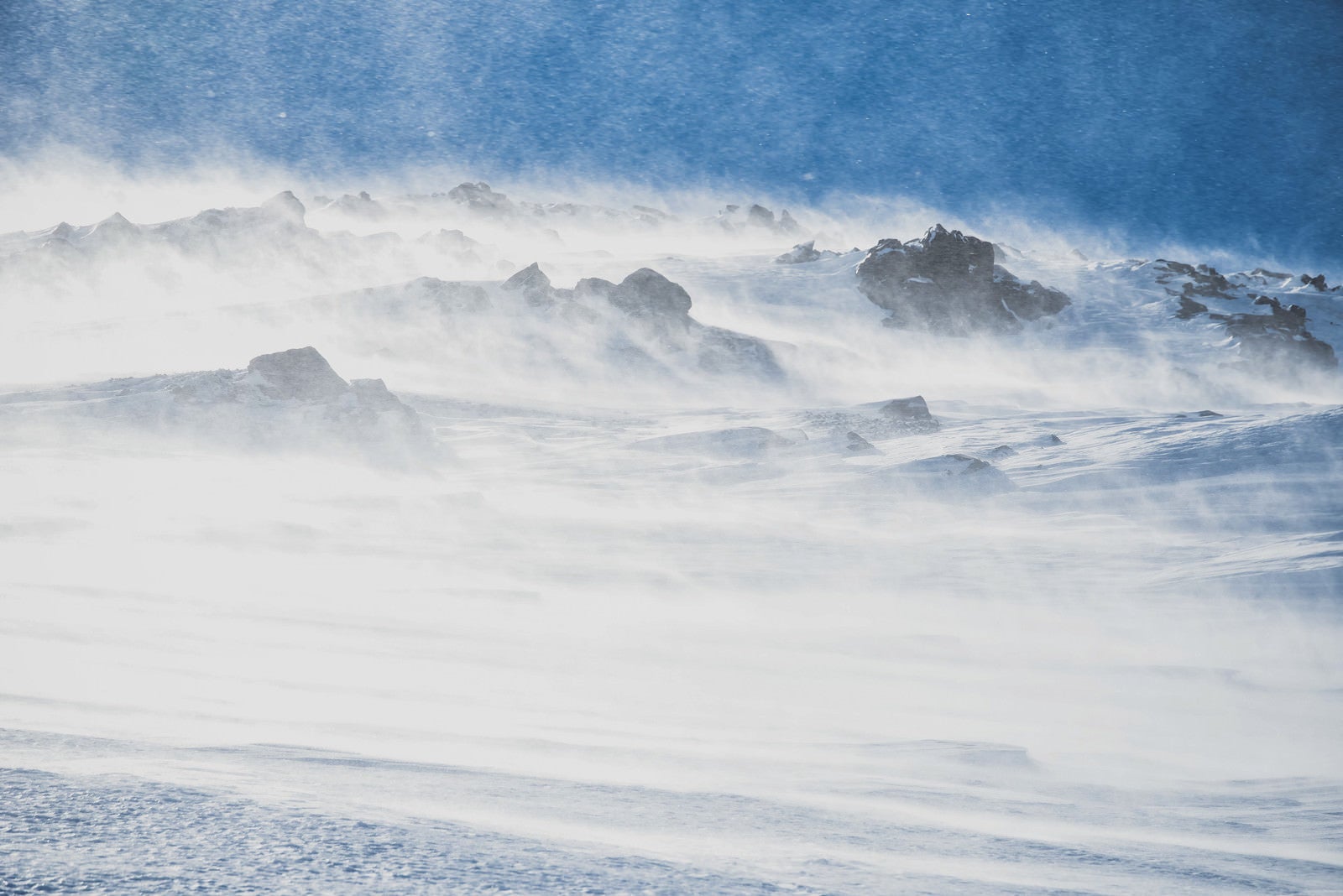 「冬山に舞い上がる雪煙（ユキケムリ）」の写真