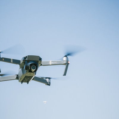 200g以上の無人航空機（ドローン）は上空150m以下で飛行することの写真