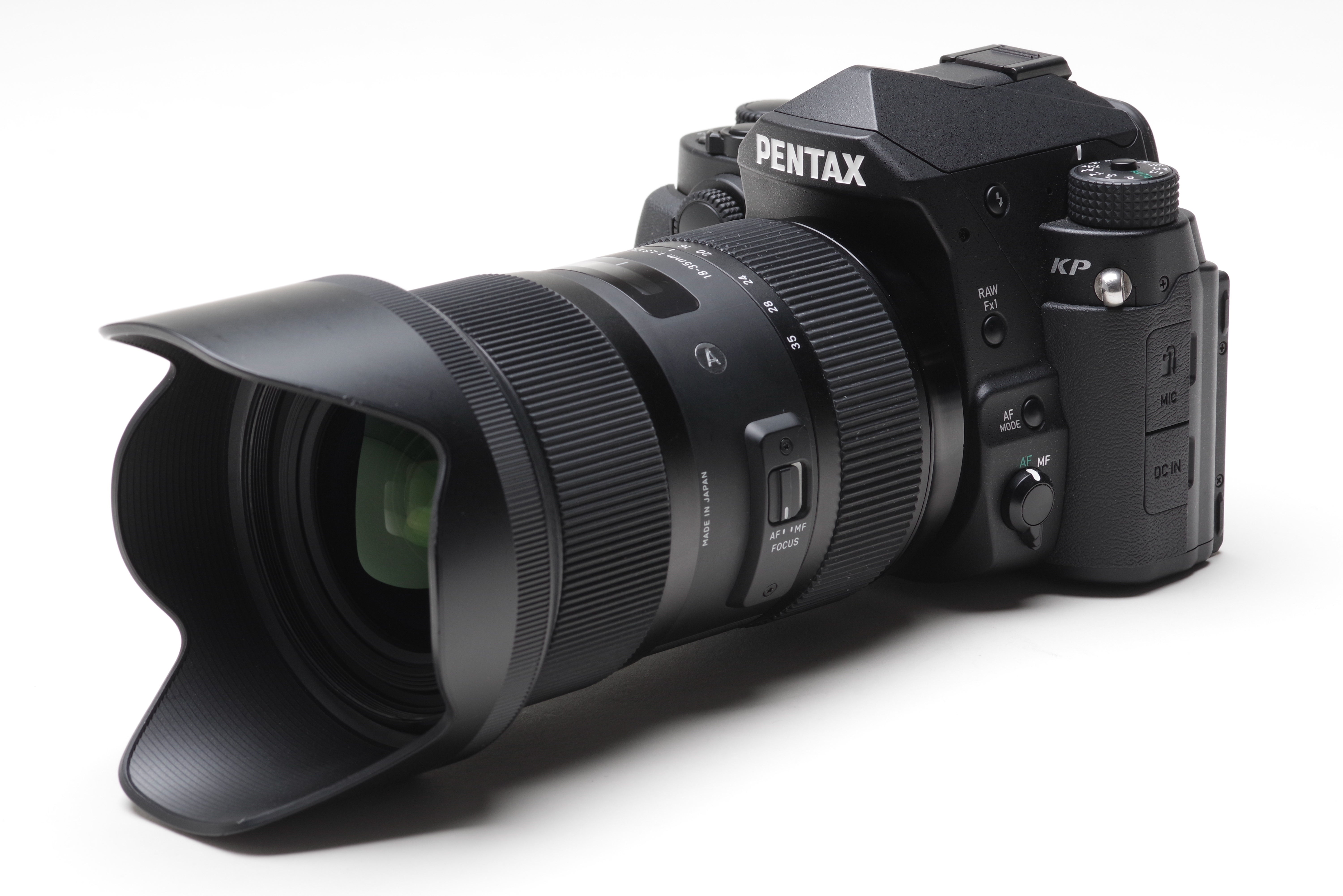 18-35mmARTレンズ装着のPENTAX KPの無料写真素材 - ID.76213