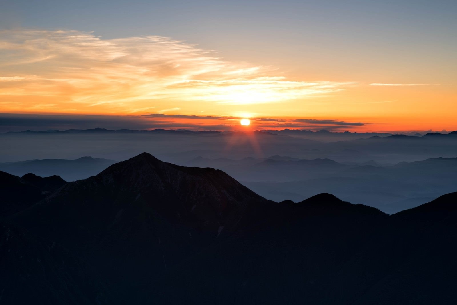 「常念岳と日の出」の写真