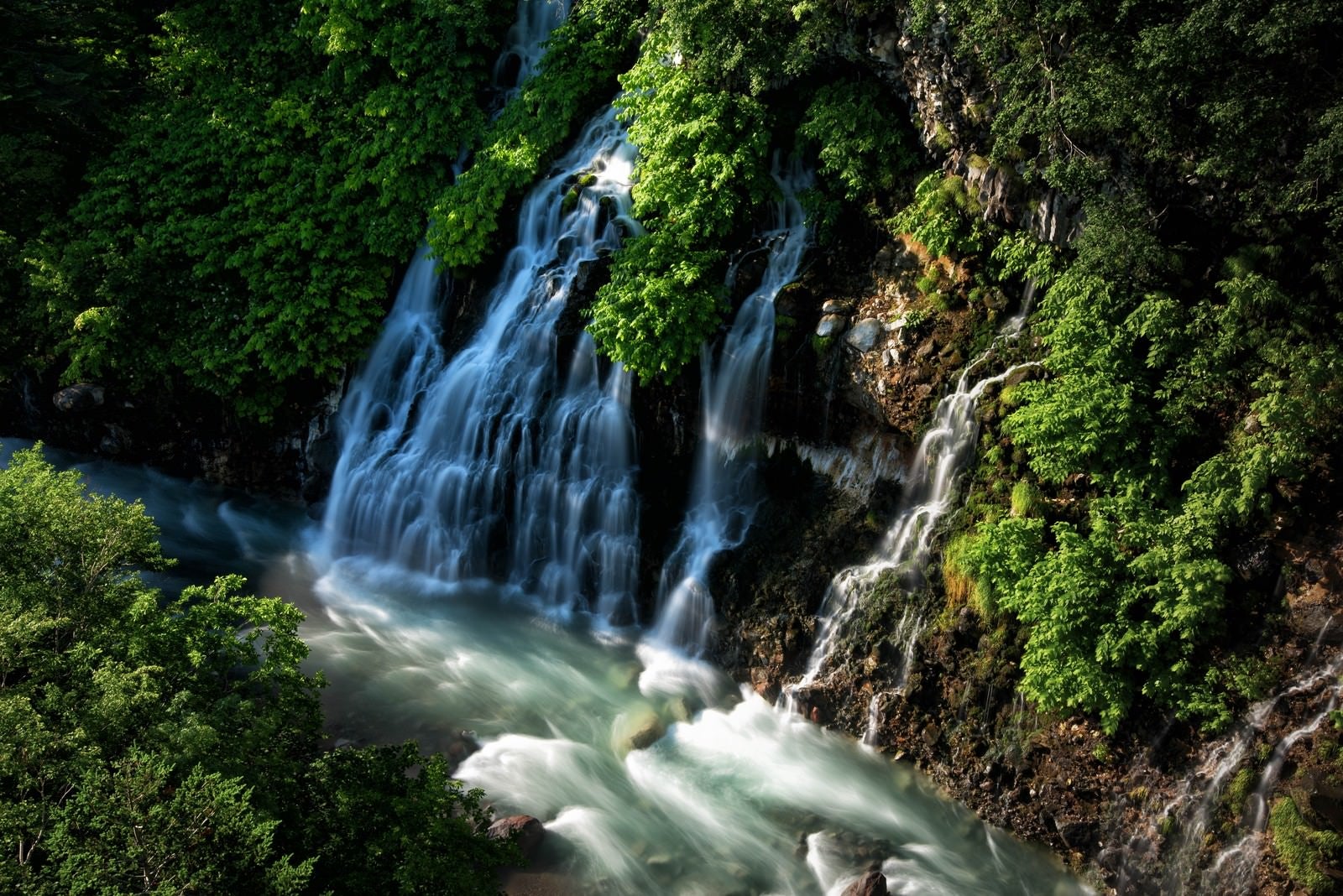 「美瑛町にある白髭の滝（北海道）」の写真