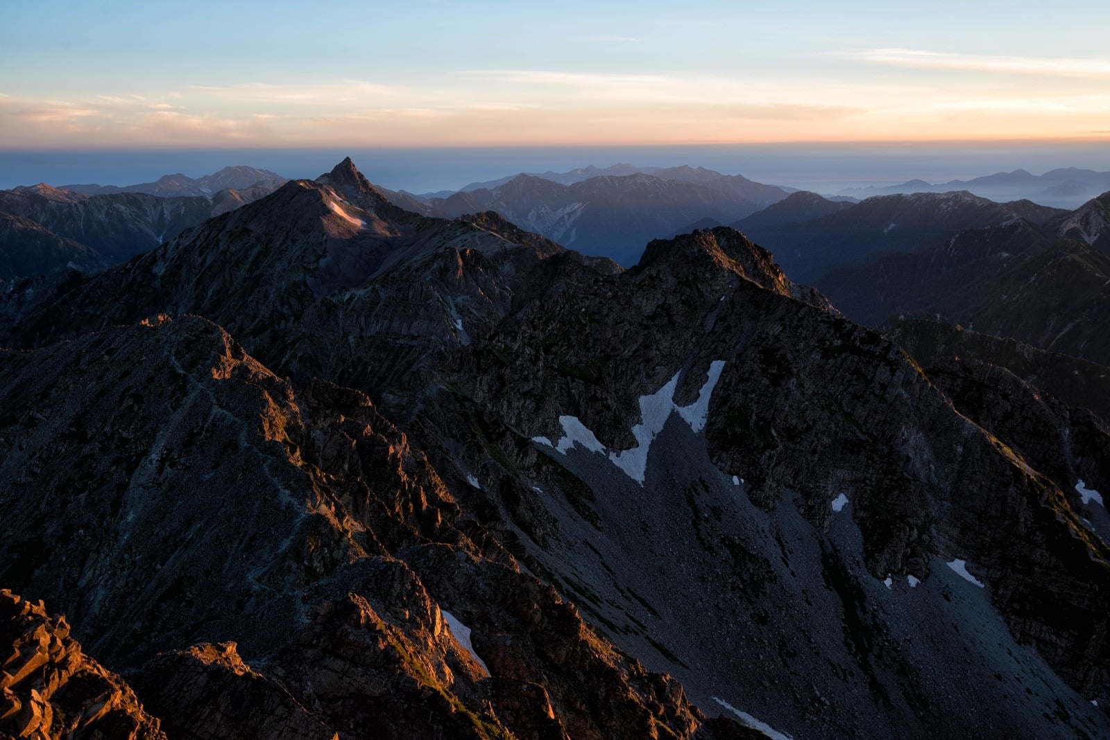 「夕焼けに染まる飛騨山脈」の写真