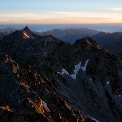 夕焼けに染まる飛騨山脈の写真