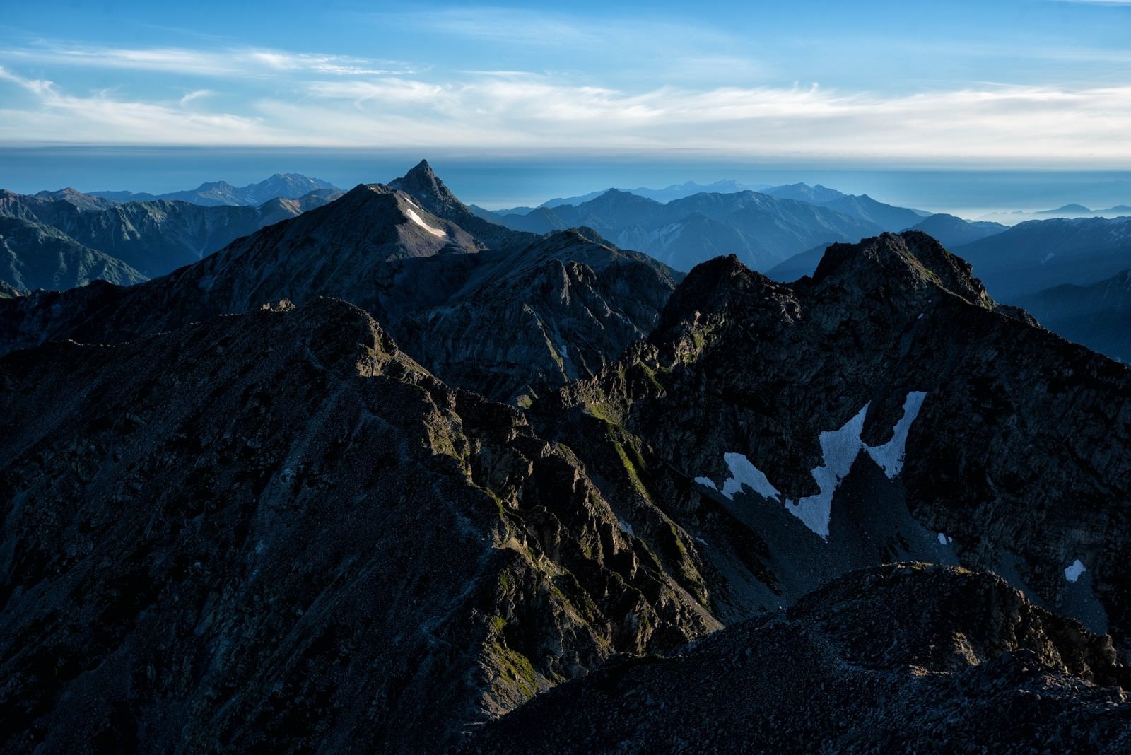 「飛騨山脈の荒ぶる稜線」の写真