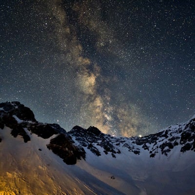 涸沢から立ち上がる天の川の写真