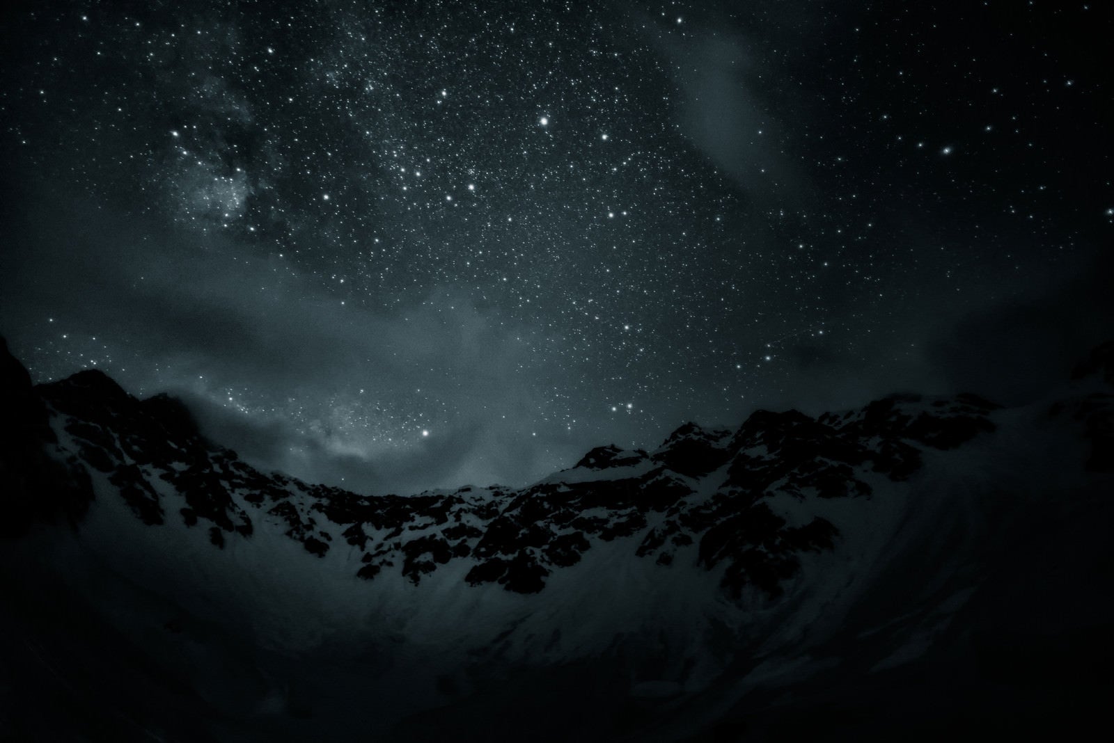 「奥穂高岳と満点の星空（飛騨山脈）」の写真