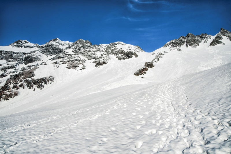 残雪期の奥穂高岳とザイテングラードの写真