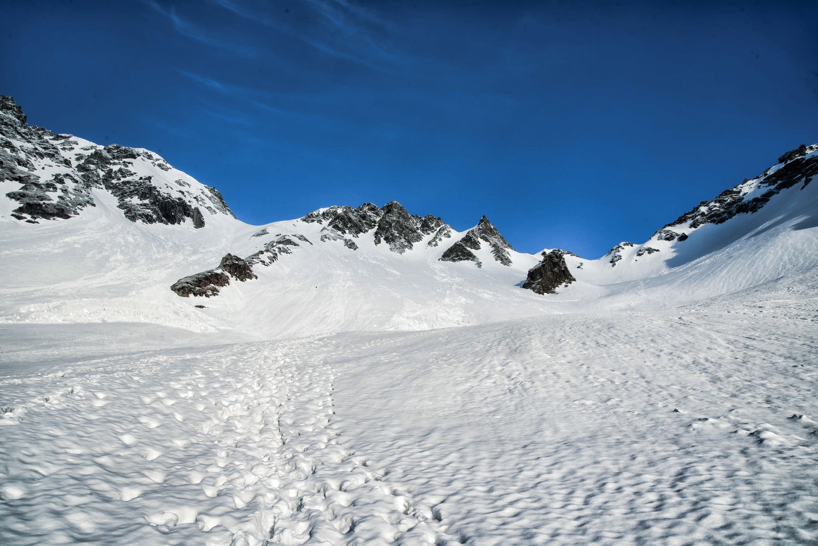 「残雪期の涸沢岳（北アルプス）」の写真