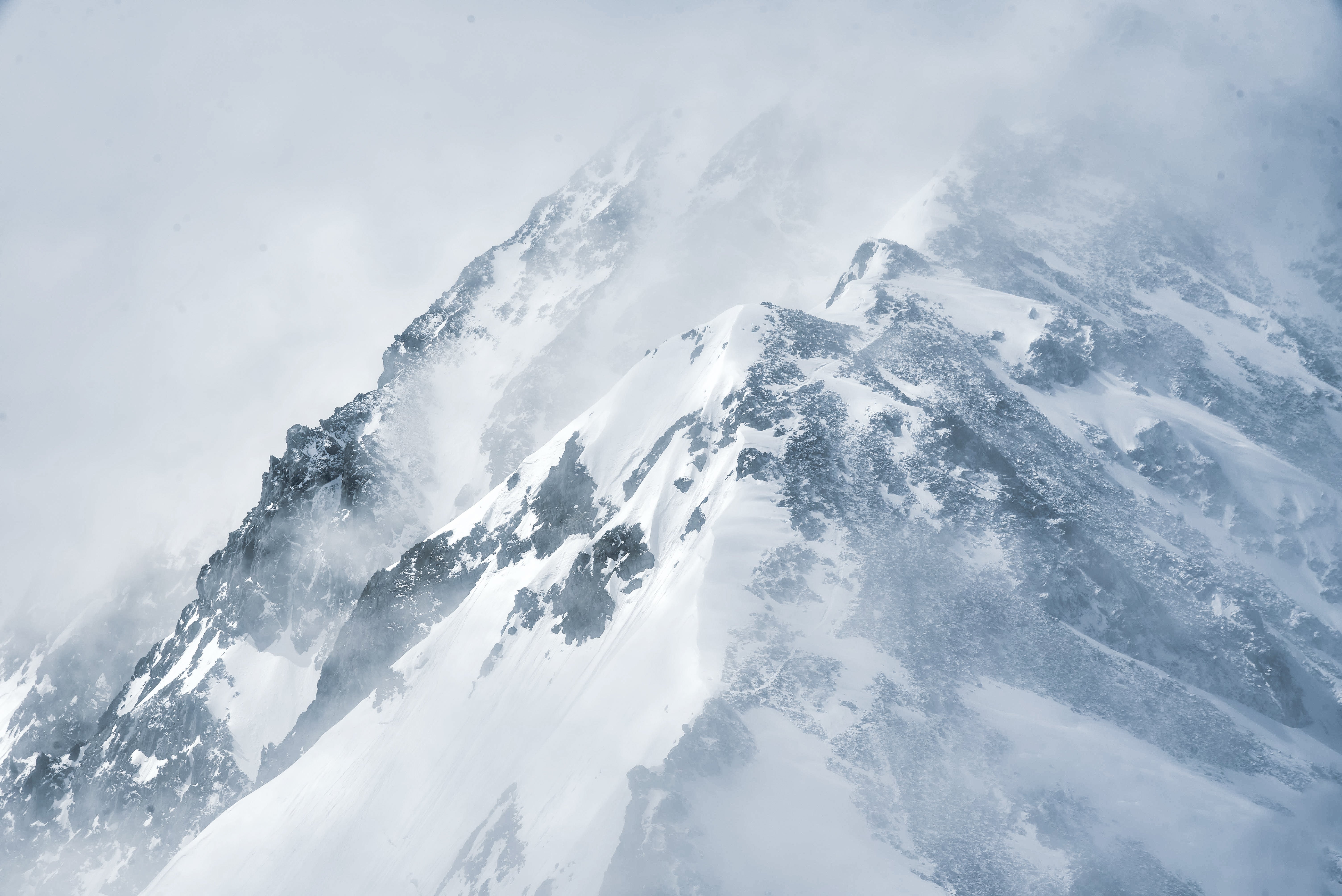 吹雪く視界不良の雪山の無料写真素材 - ID.33802｜ぱくたそ