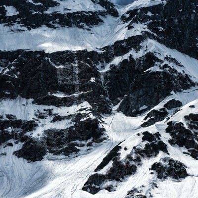 雪崩発生地帯の岩尾根（奥穂高岳東稜）の写真