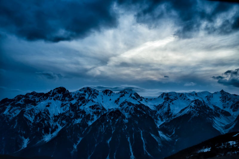 飛騨山脈にかかる傘雲の写真