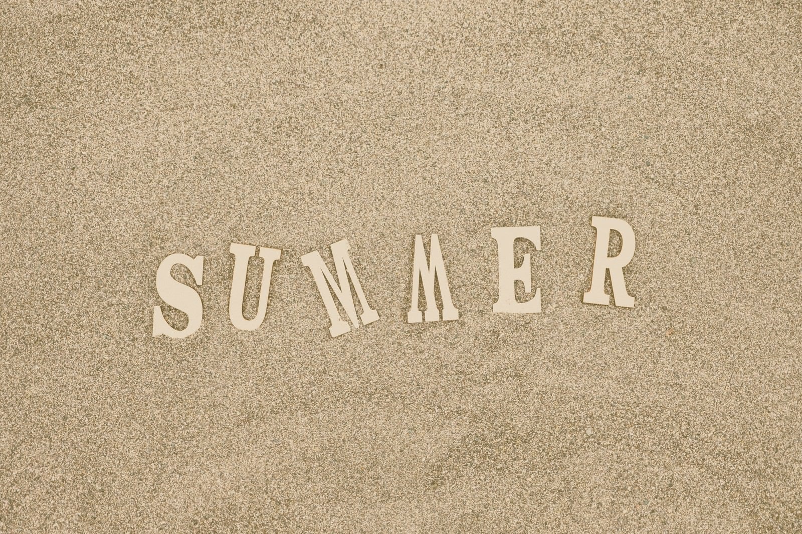 「砂浜と「SUMMER」の文字」の写真