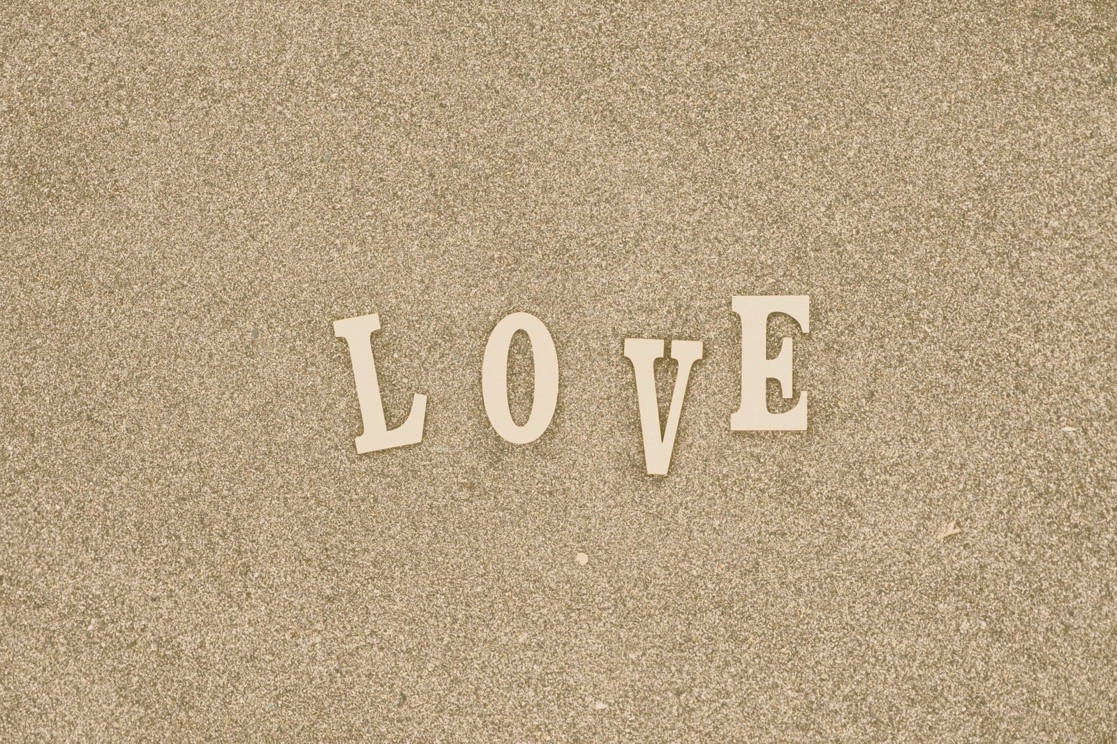 「「LOVE」の文字」の写真