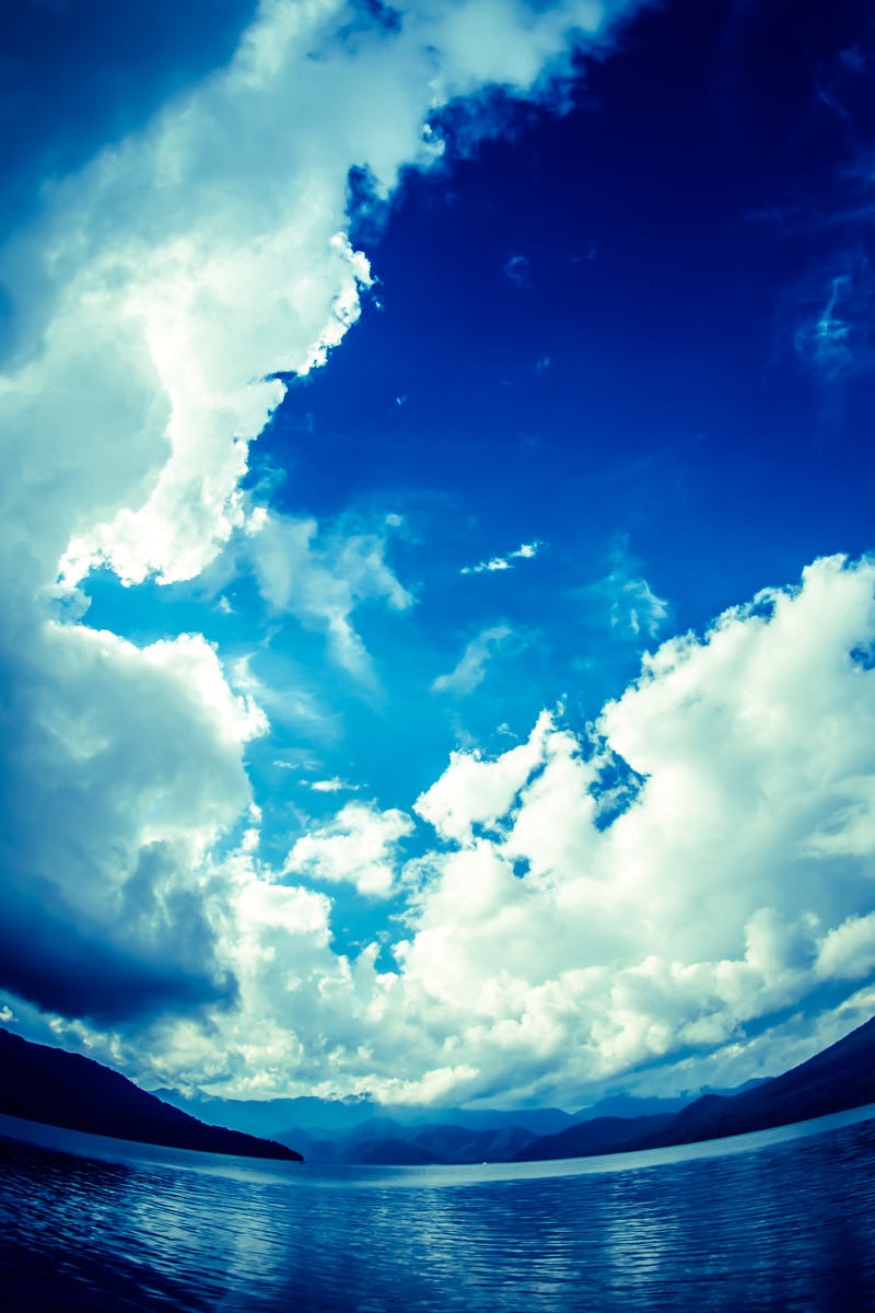 雲と中禅寺湖の写真