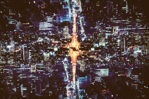 反射する東京のシンボル（夜景）の写真