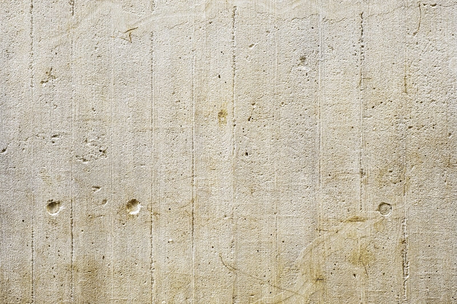 「板の跡が残るコンクリート壁（テクスチャ）」の写真