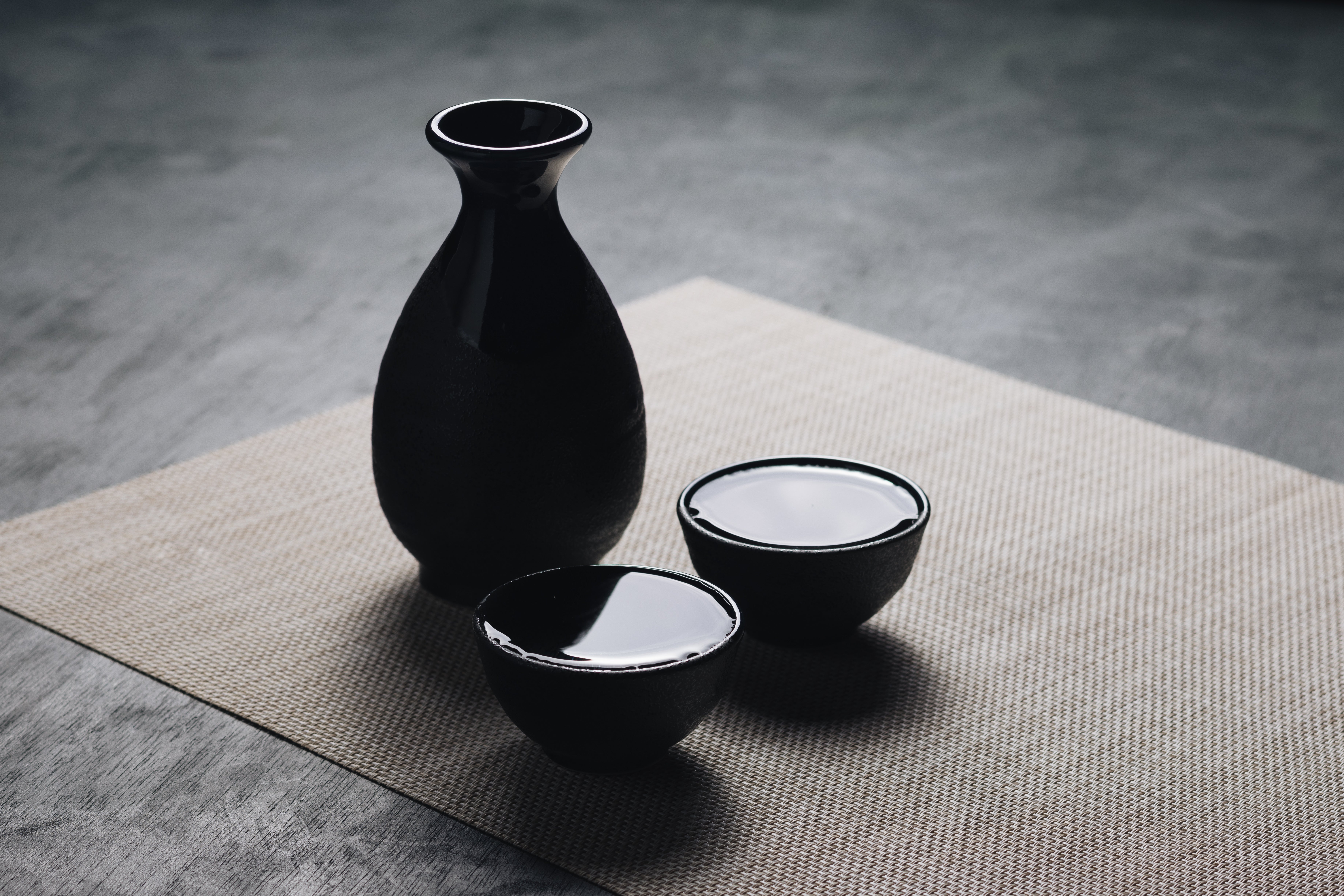 近衛騎兵　写真集　バッジ　旗　徳利　お猪口 徳利とおちょこ 写真素材 [1285078] - フォトライブラリー