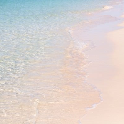美しい波打ち際（宮古島の前浜ビーチ）の写真