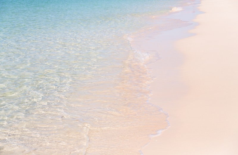 美しい波打ち際（宮古島の前浜ビーチ）の写真