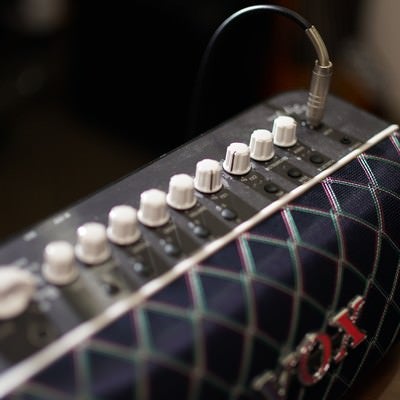 ギターアンプのツマミ部分の写真