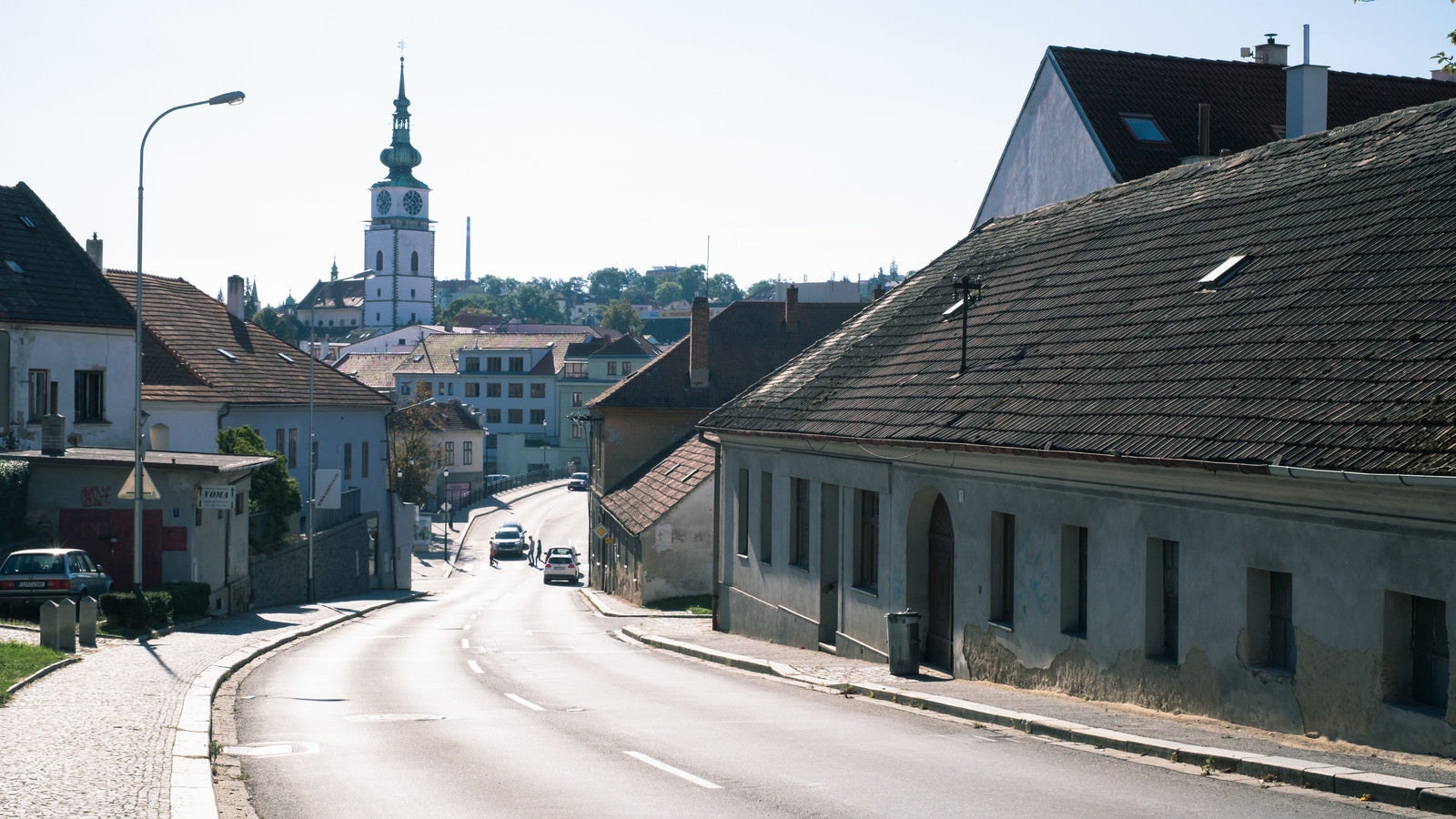 「トルシェビーチ市へ続く道（チェコ共和国）」の写真
