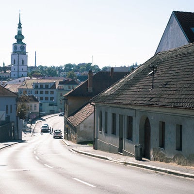 トルシェビーチ市へ続く道（チェコ共和国）の写真
