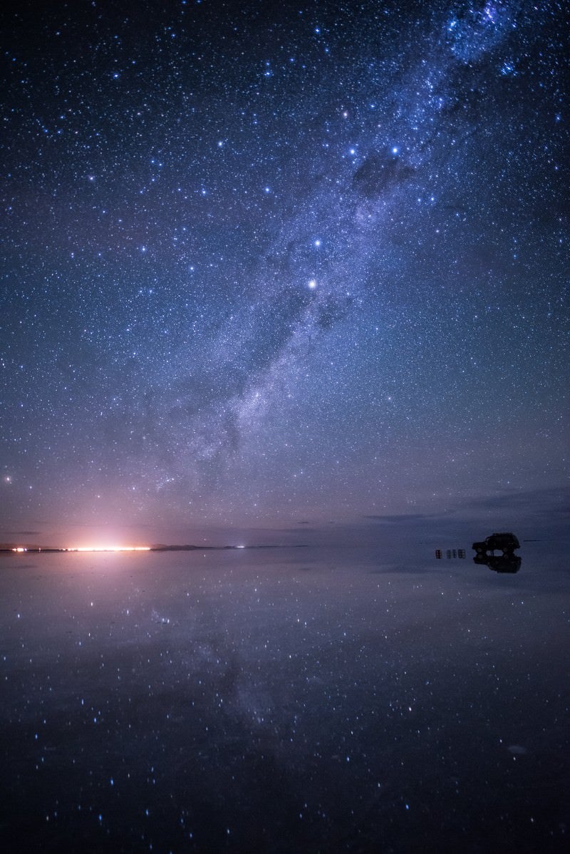 「星空が反射するウユニ塩湖の雨季」の写真