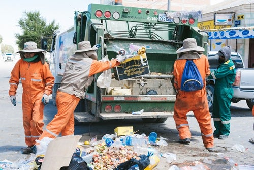 ボリビアのゴミ収集の様子の写真