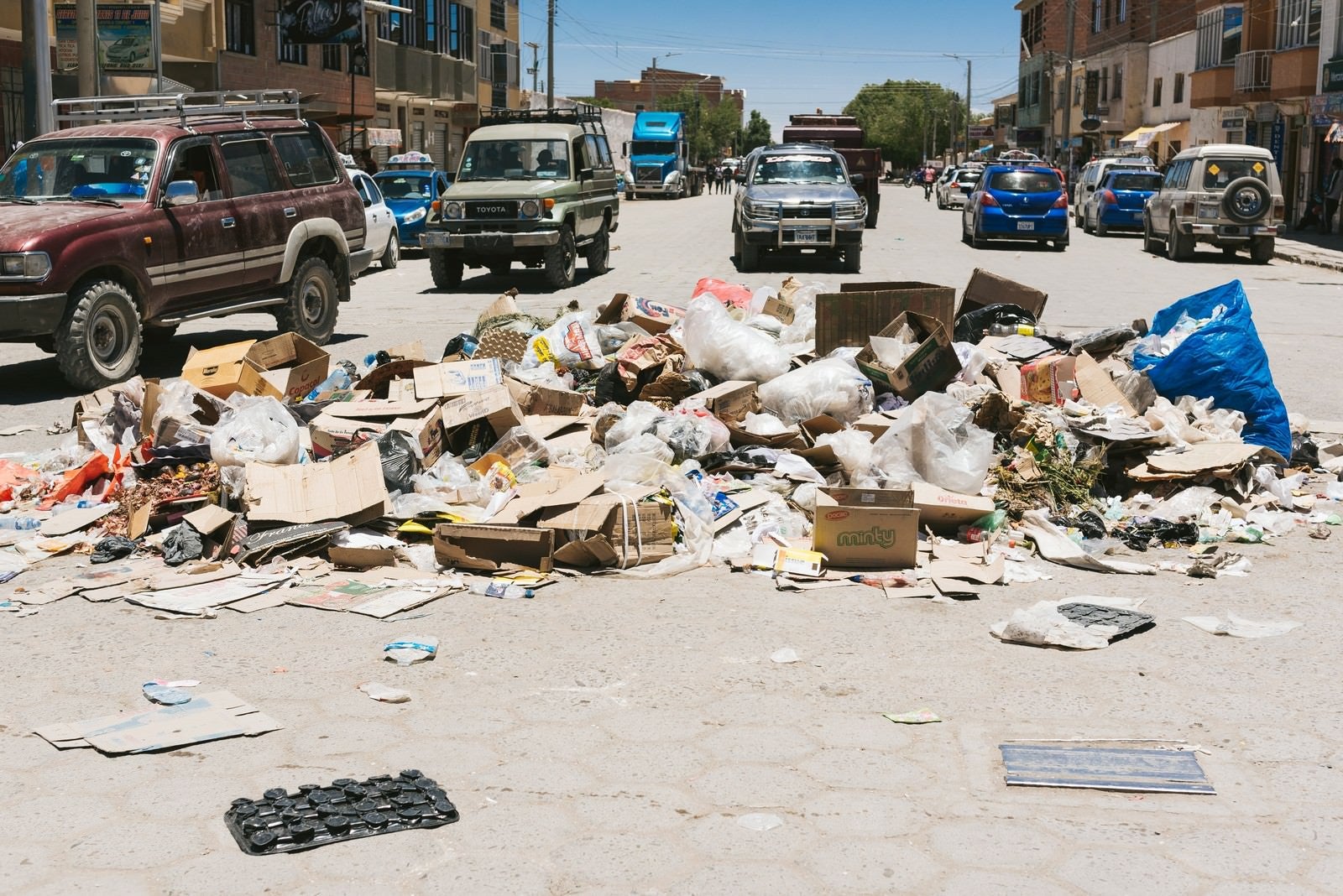 「ウユニ市内の廃棄物問題」の写真