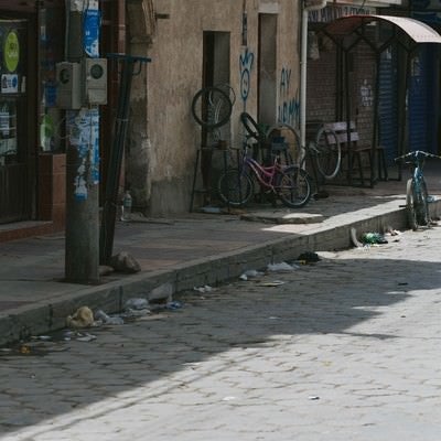 路肩にもゴミ（ウユニ市街地）の写真