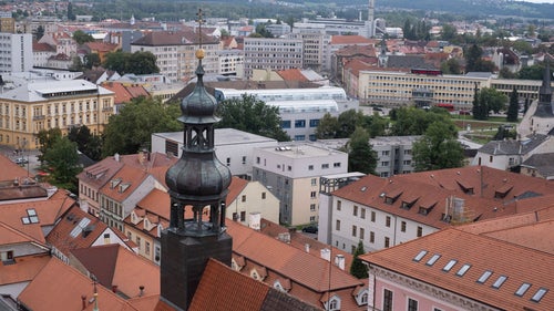 赤茶色の屋根と街並み（チェコ共和国・ブドヴァル）の写真