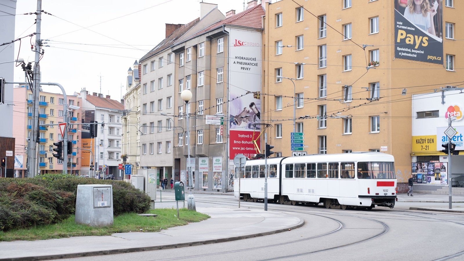 「ブルノ市街を走るトラム（チェコ共和国）」の写真
