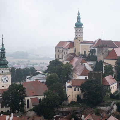 ミクロフ城と街並み（チェコ共和国・ミクロフ）の写真