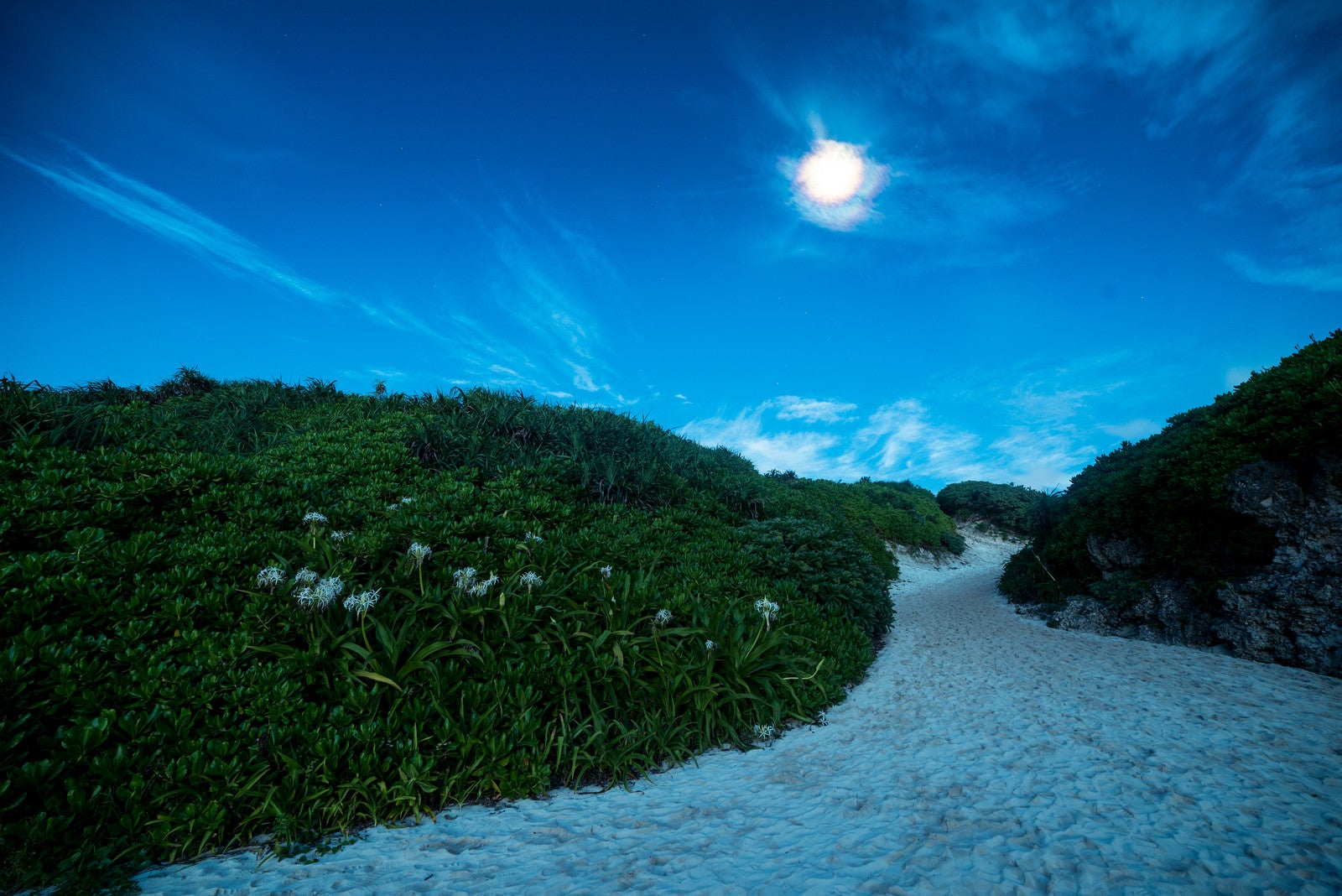 「砂山ビーチ（宮古島）の夜景」の写真