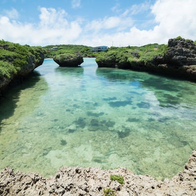 泳ぎやすそうな海岸（沖縄）の写真