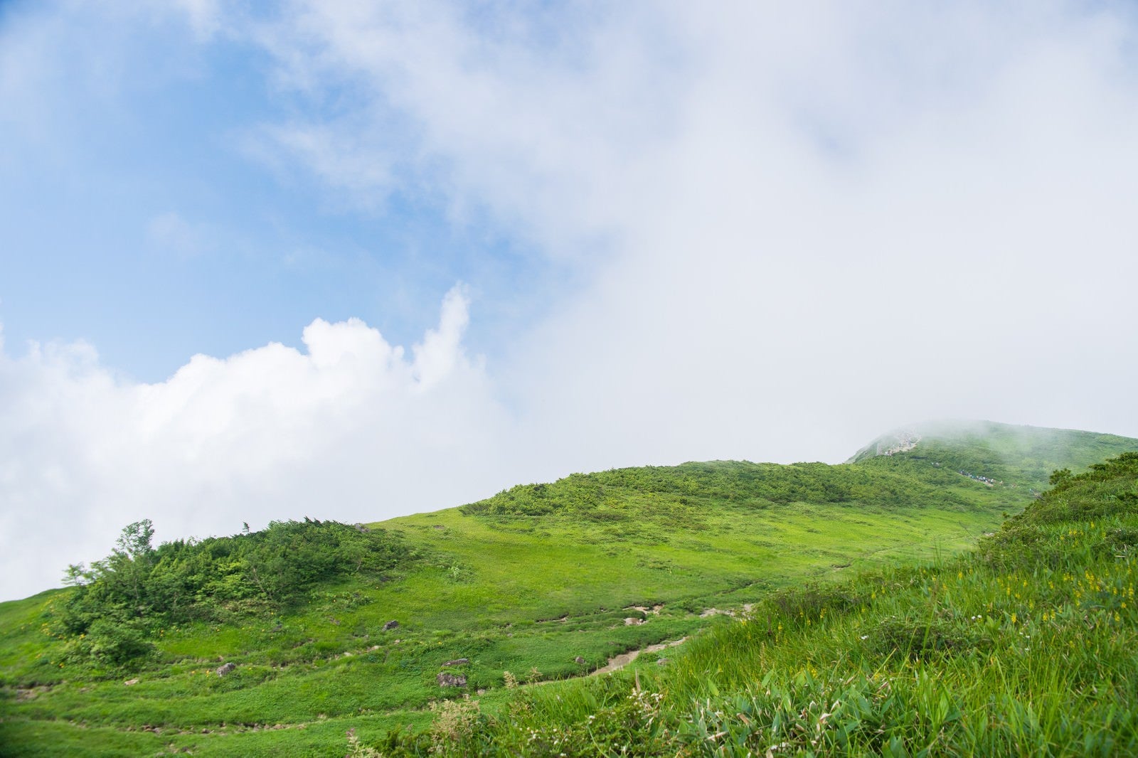 「高原に立ち込める雲」の写真