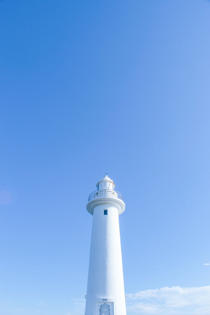 青空と灯台の写真
