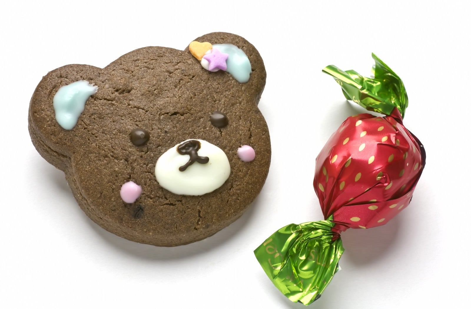 「バレンタイン用クマのクッキーとチョコレート」の写真