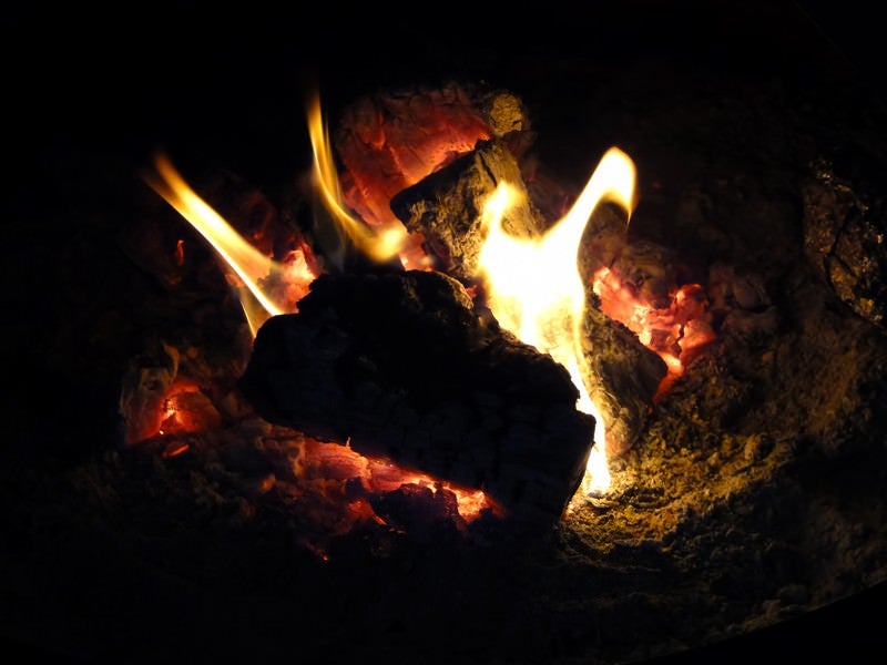 暖炉の火の写真