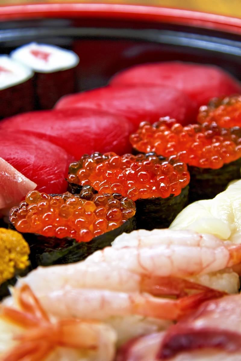 寿司詰め合わせイクラ正面の写真