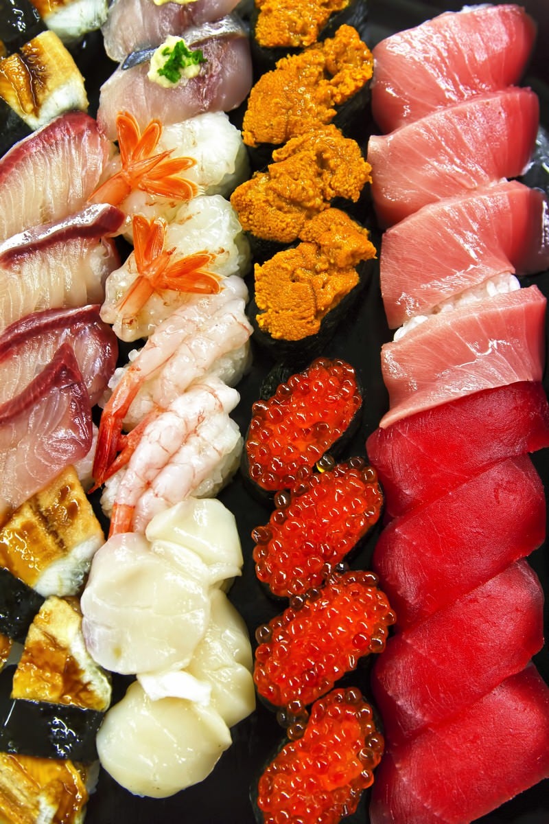 「寿司の詰め合わせ」の写真
