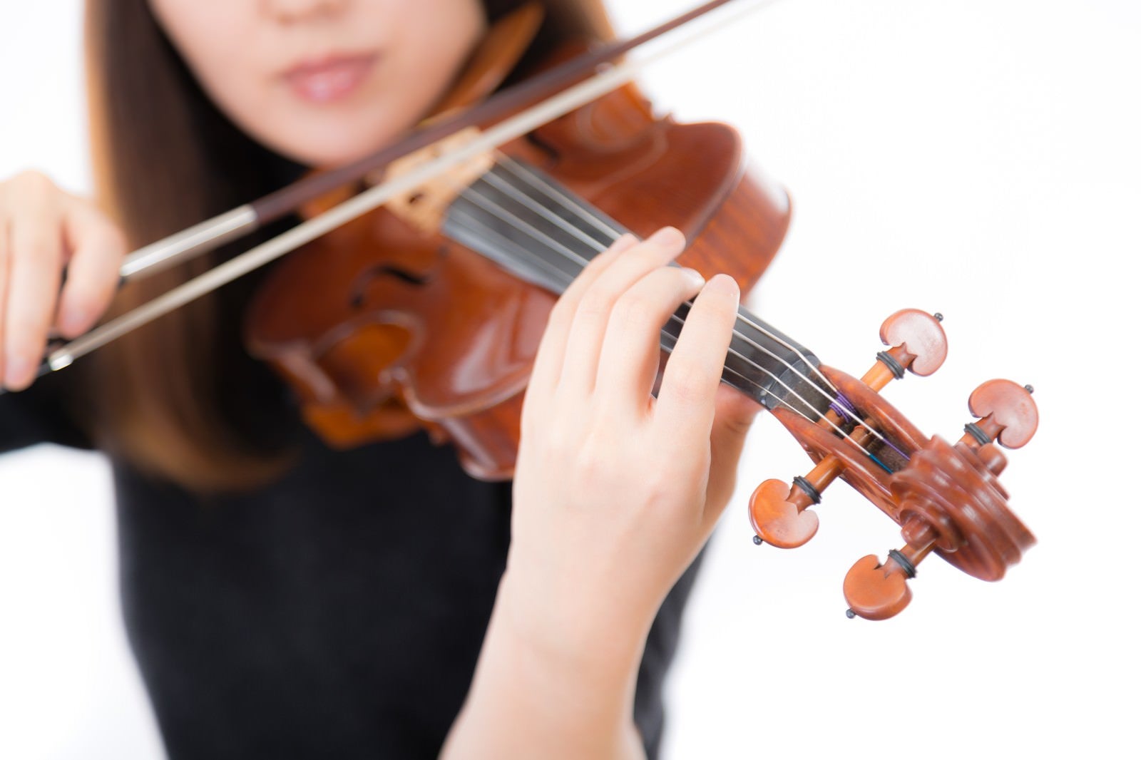「ヴァイオリン演奏風景」の写真［モデル：yukiko］