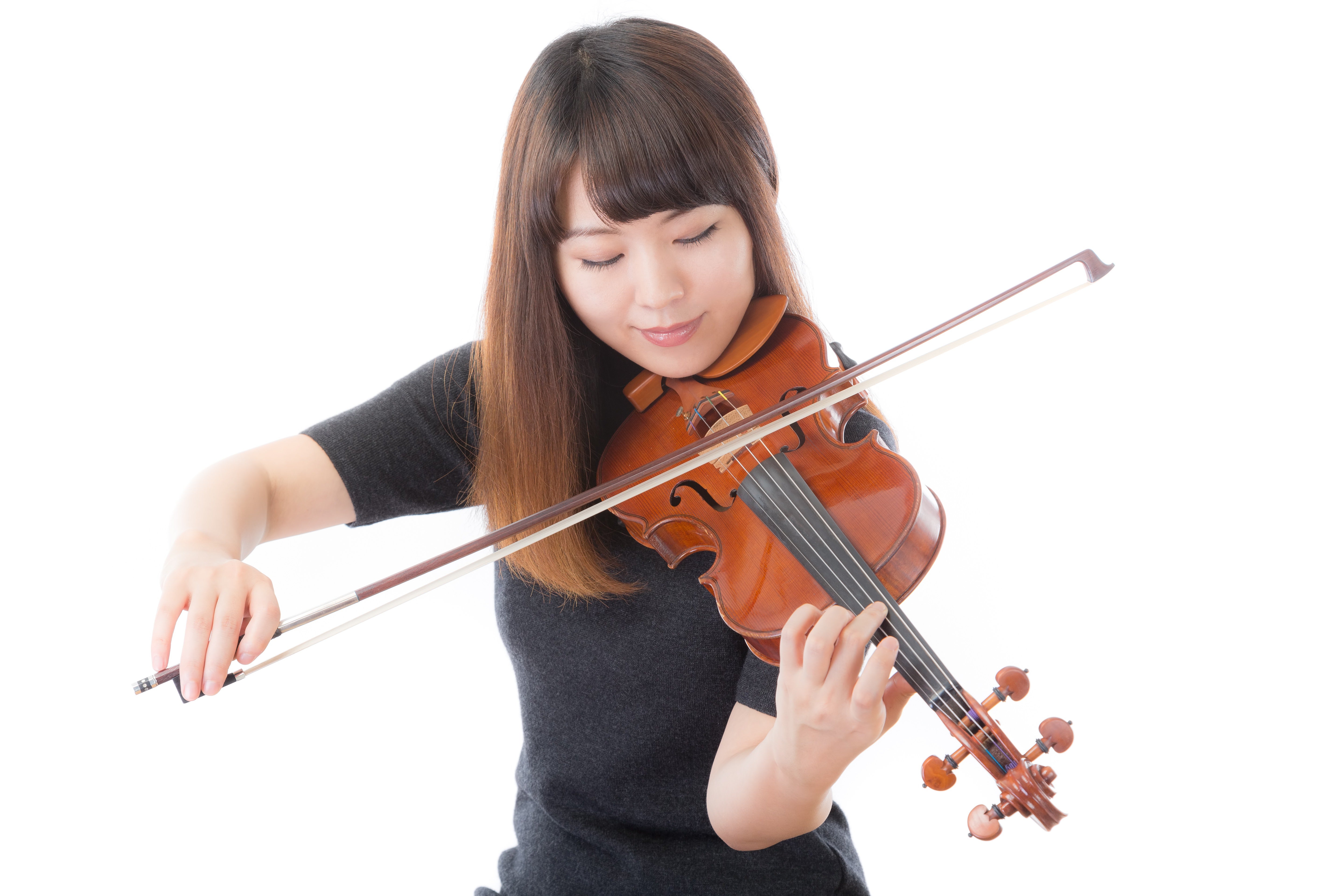 優雅にヴァイオリンを弾く女性の無料写真素材 - ID.14375｜ぱくたそ